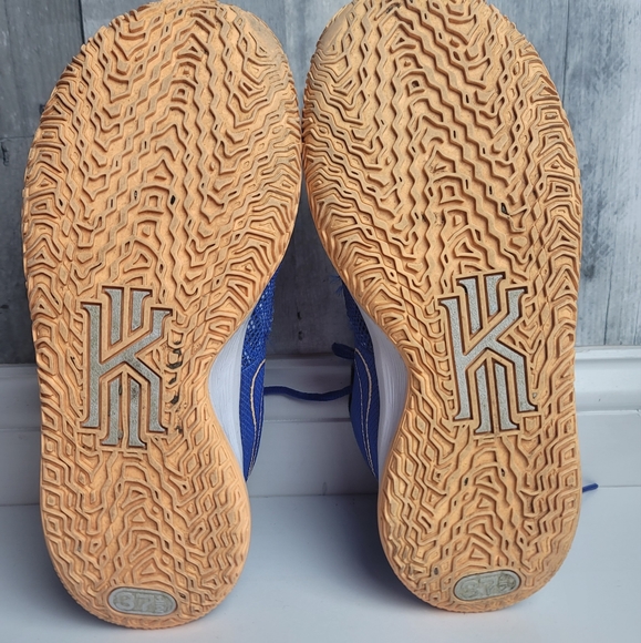 Nike Kyrie 7 Hyper Royal Unisex Sneaker - Picture 6 of 7